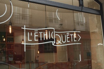 logo vitrine atelier moins mais mieux