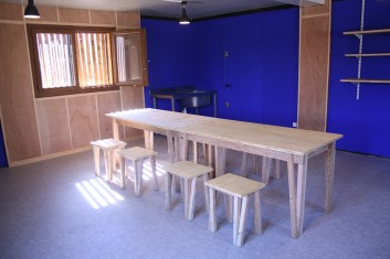 bleu klein atelier moins mais mieux